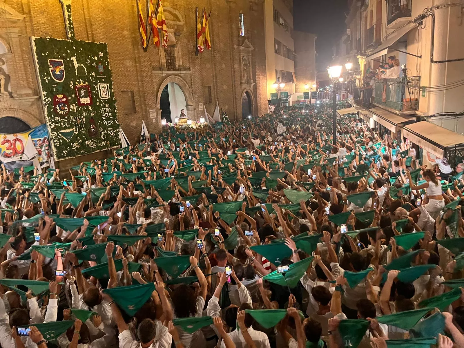 Despedida a San Lorenzo por las peñas