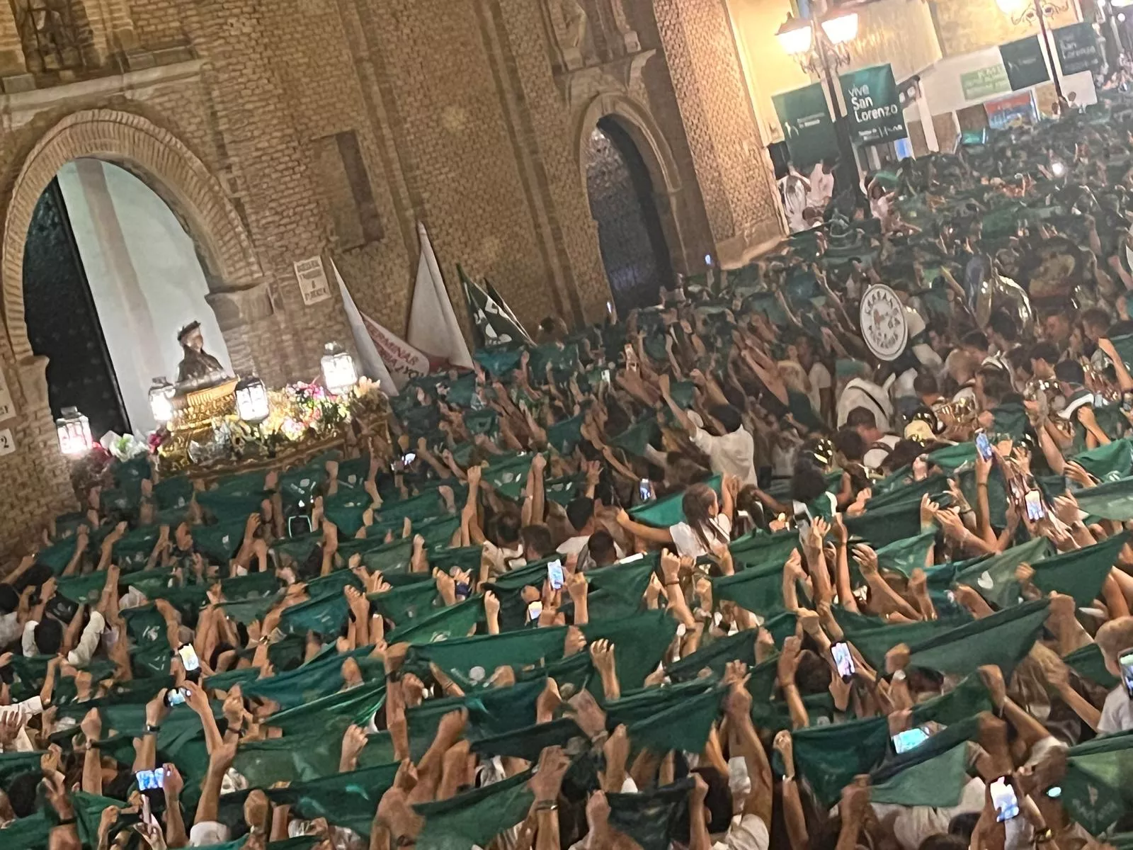Despedida a San Lorenzo por las peñas
