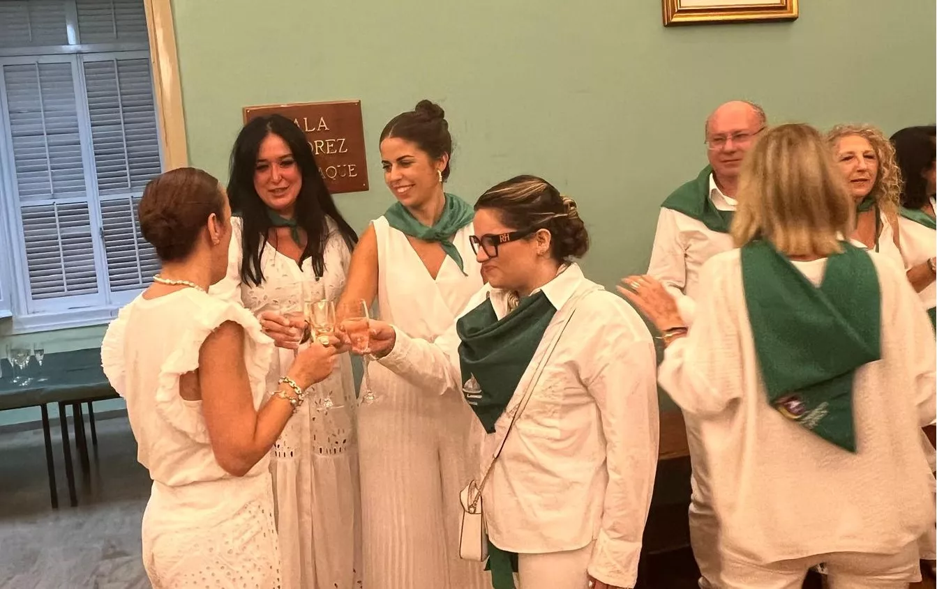 Brindis en el final de las fiestas de San Lorenzo 2024. Foto Mercedes Manterola