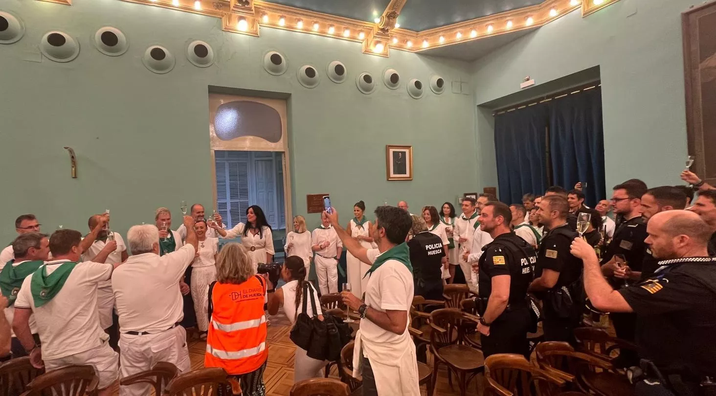 Brindis en el final de las fiestas de San Lorenzo 2024. Foto Mercedes Manterola
