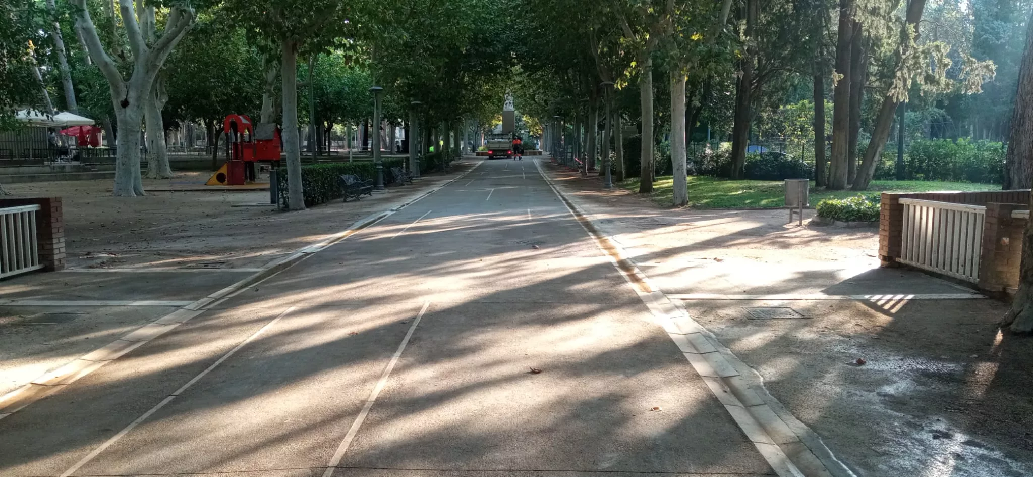 El Parque Miguel Servet, tras el trabajo de los servicios de limpieza