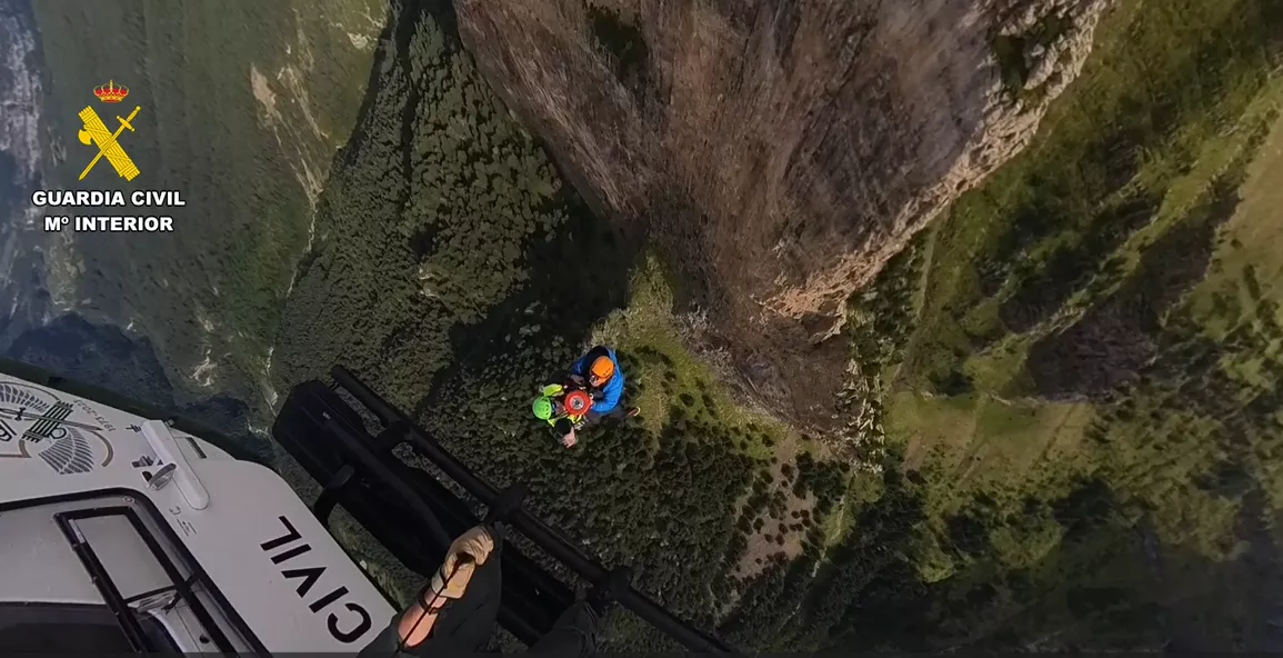 La Guardia Civil lleva a cabo un rescate de 5 horas en la vía Ravier de Torla.