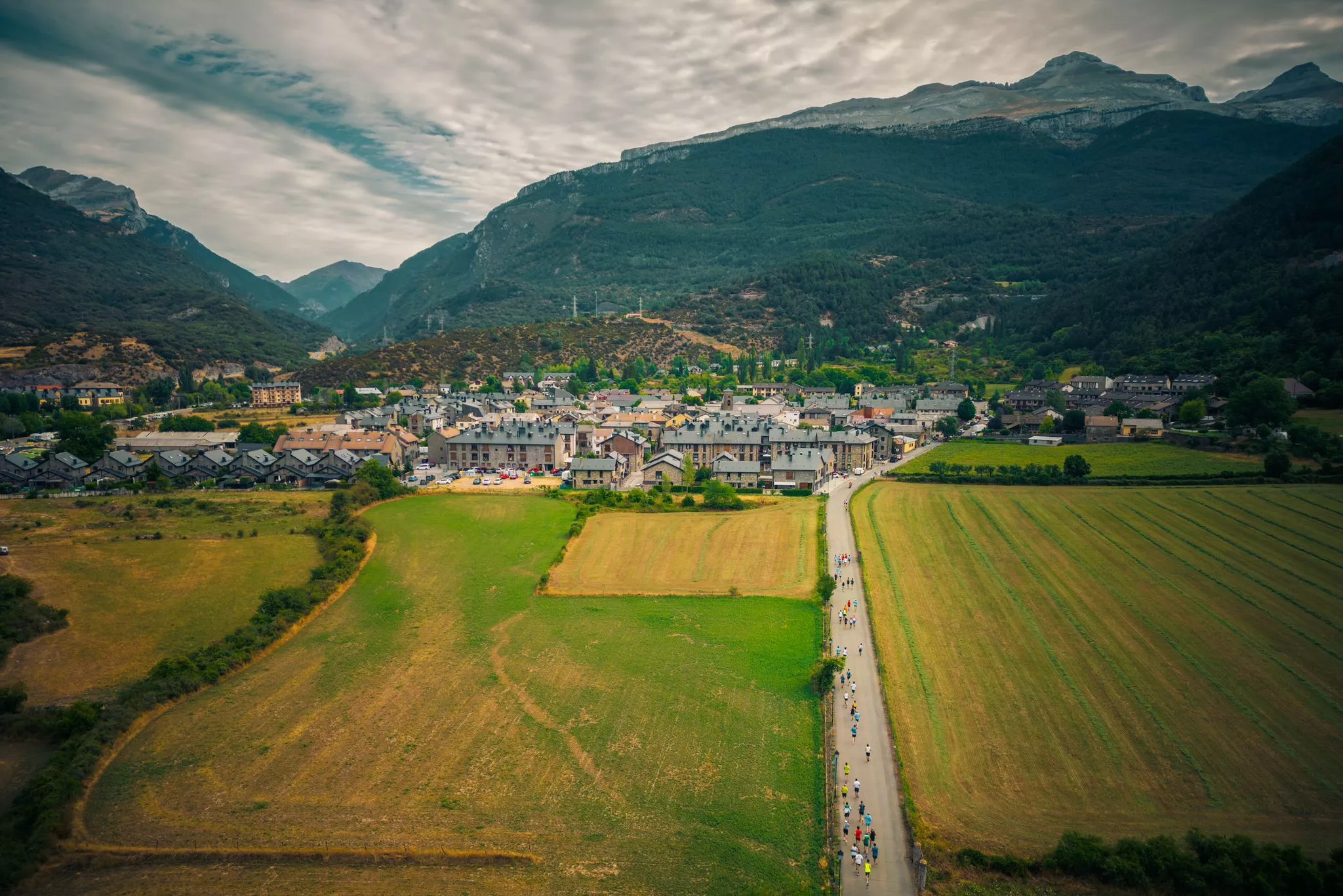 Subida a la Fuente del Paco de Villanúa. Turismo Villanua / Yhabril Moro