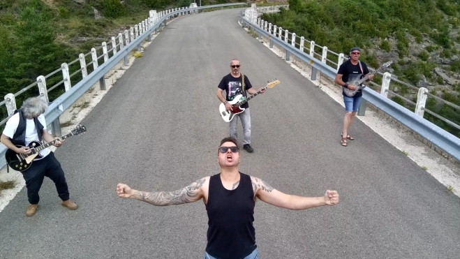 Trece Abismos y su primer vídeo, "Sombras". Trece Abismos y su primer vídeo, "Sombras".