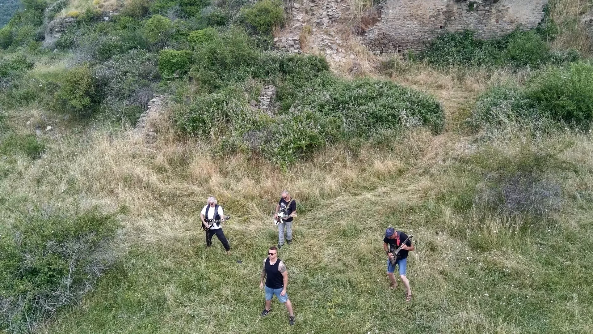Trece Abismos y su primer vídeo, "Sombras".
