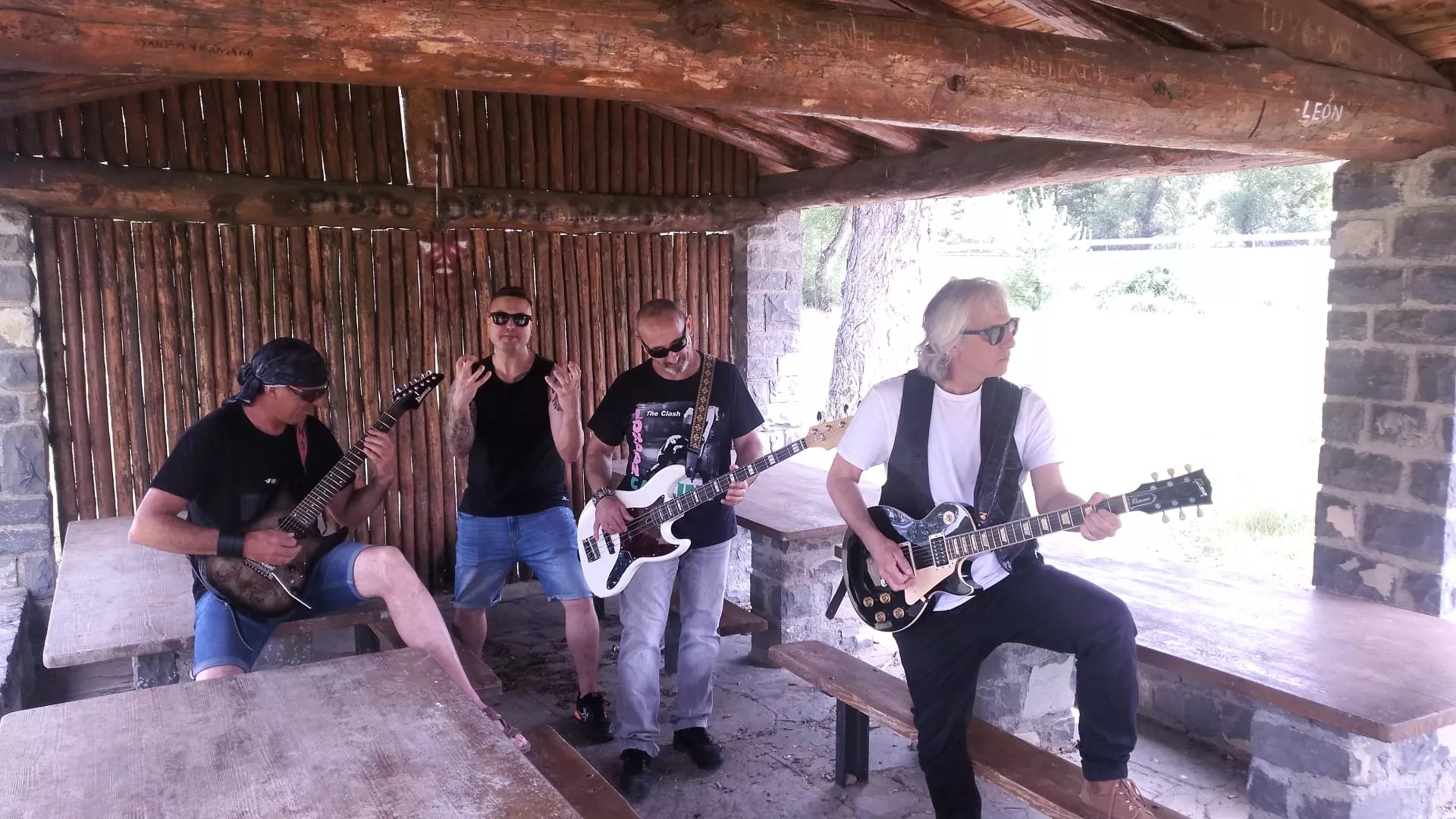 Trece Abismos y su primer vídeo, "Sombras".