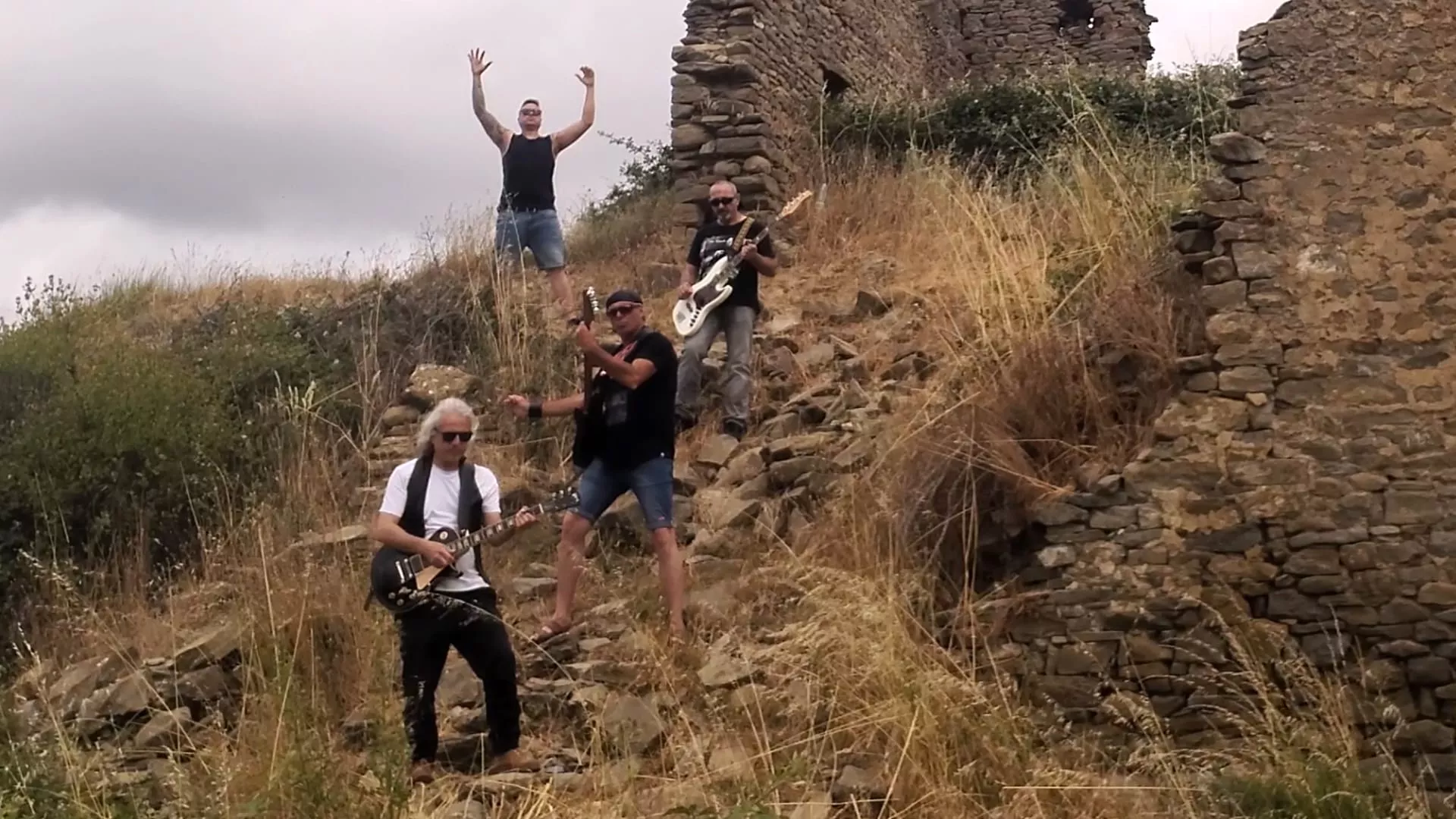 Trece Abismos y su primer vídeo, "Sombras".