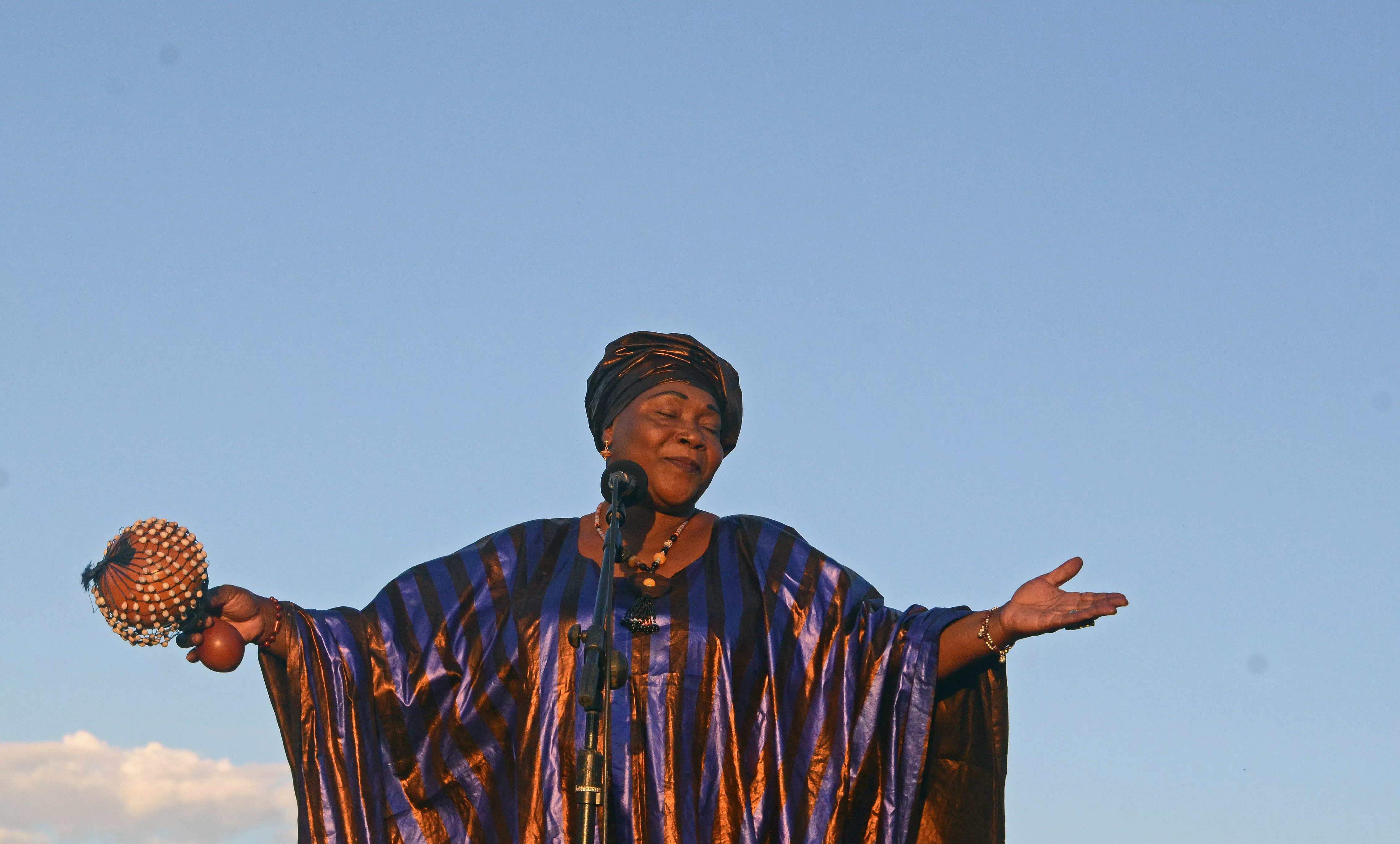 Actuación de Trio da Kali y la visita a la Bodega Laus dentro del Sonna.