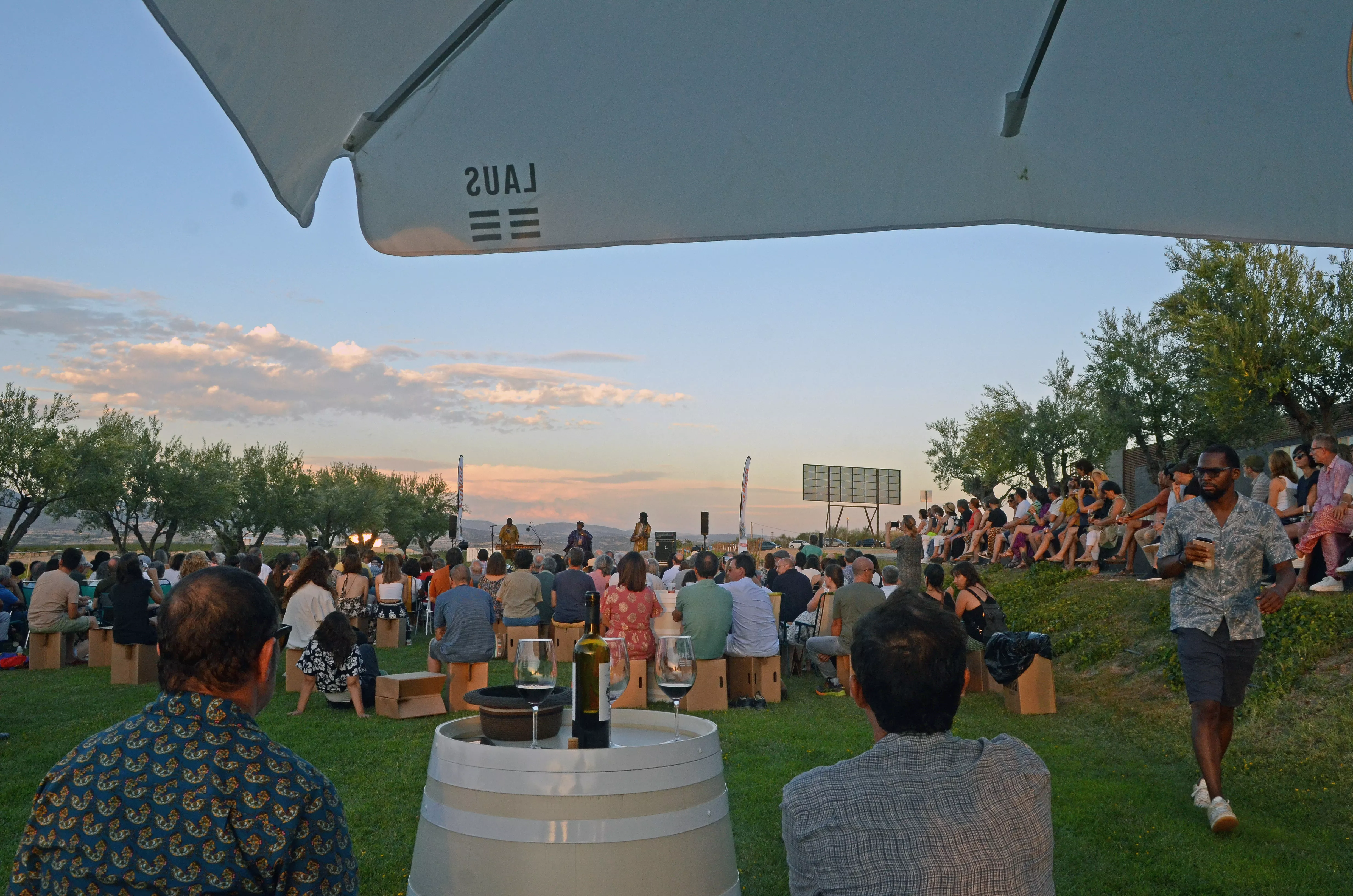 Actuación de Trio da Kali y la visita a la Bodega Laus dentro del Sonna.