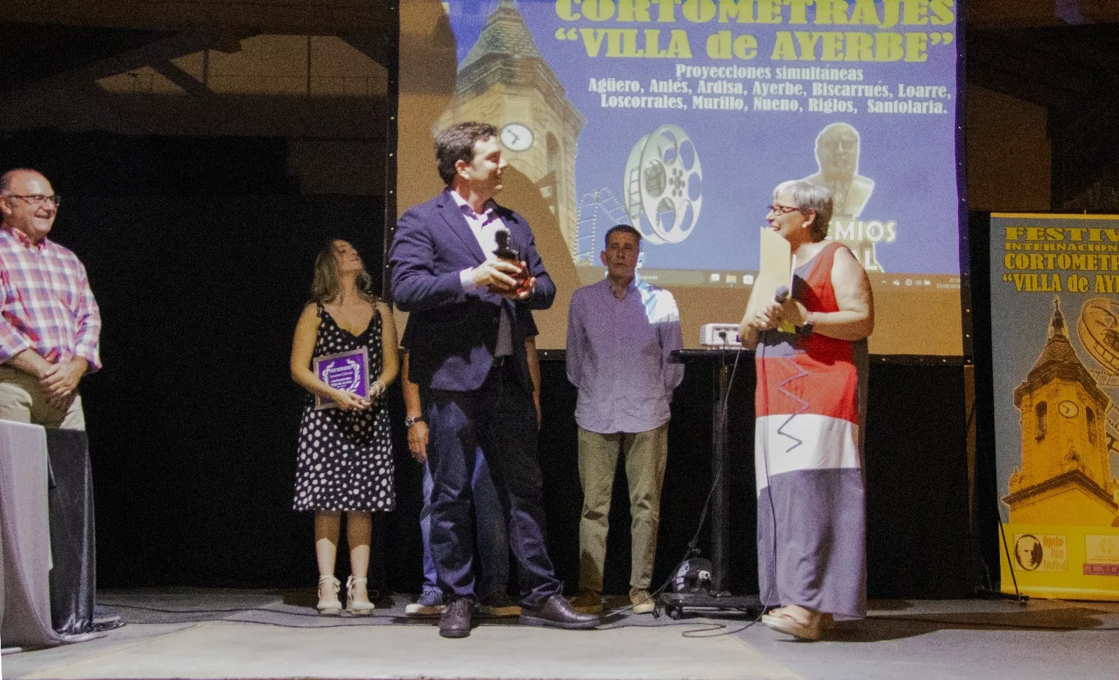 Agradecimiento a lberto Jiménez Schuhmacher con un Premio Cajal.