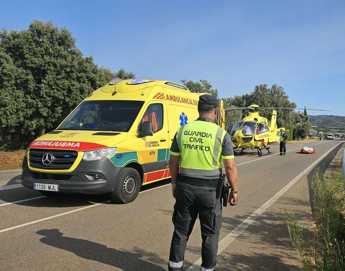 Guardia Civil, helicóptero y asistencias sanitarias en el lugar del accidente