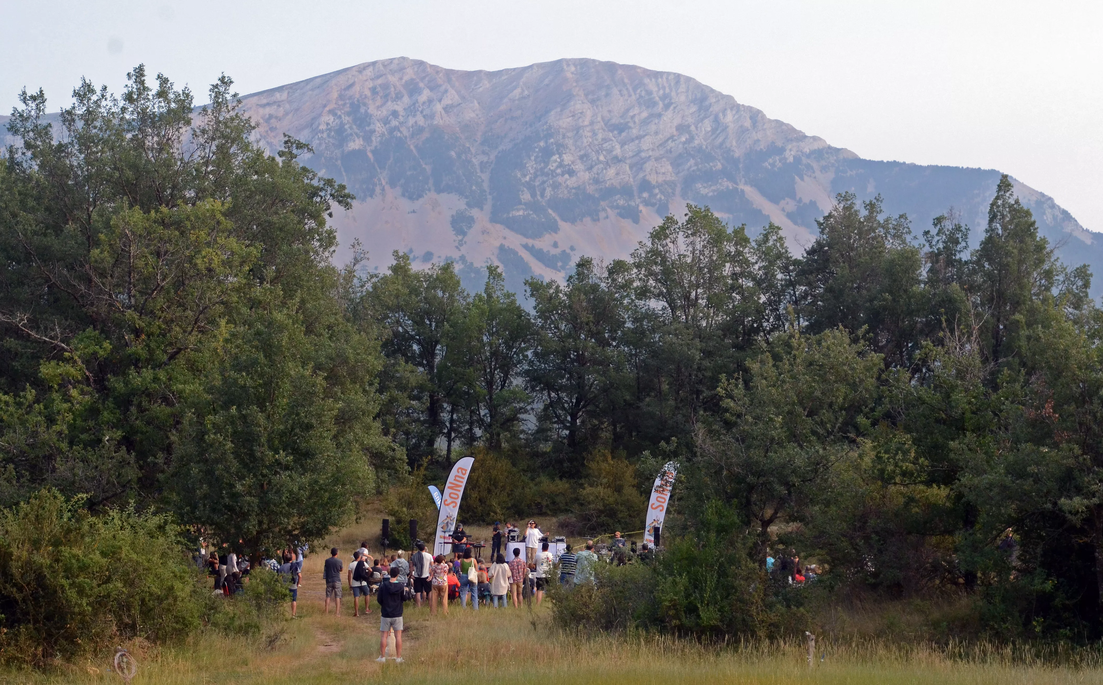 Actuación de Queralt Lahozen el Santuario de San Úrbez de Nocito.