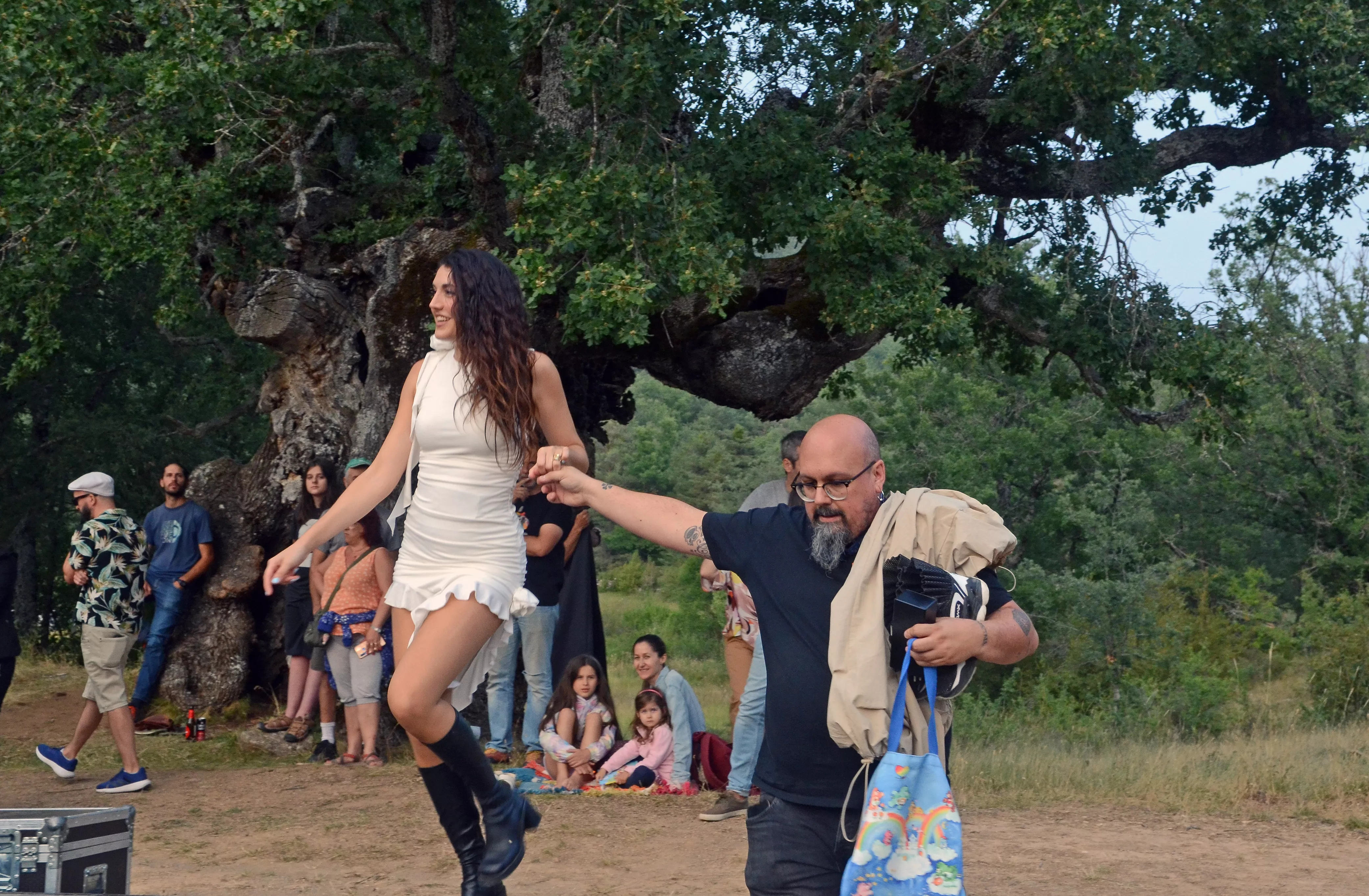 Actuación de Queralt Lahozen el Santuario de San Úrbez de Nocito.
