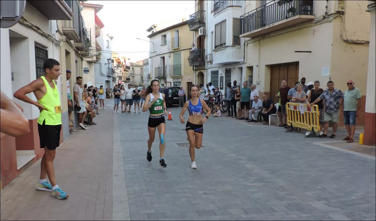 Última vuelta entre la barbastrense Verónica Escartín y la alcañizana Eva Morraja