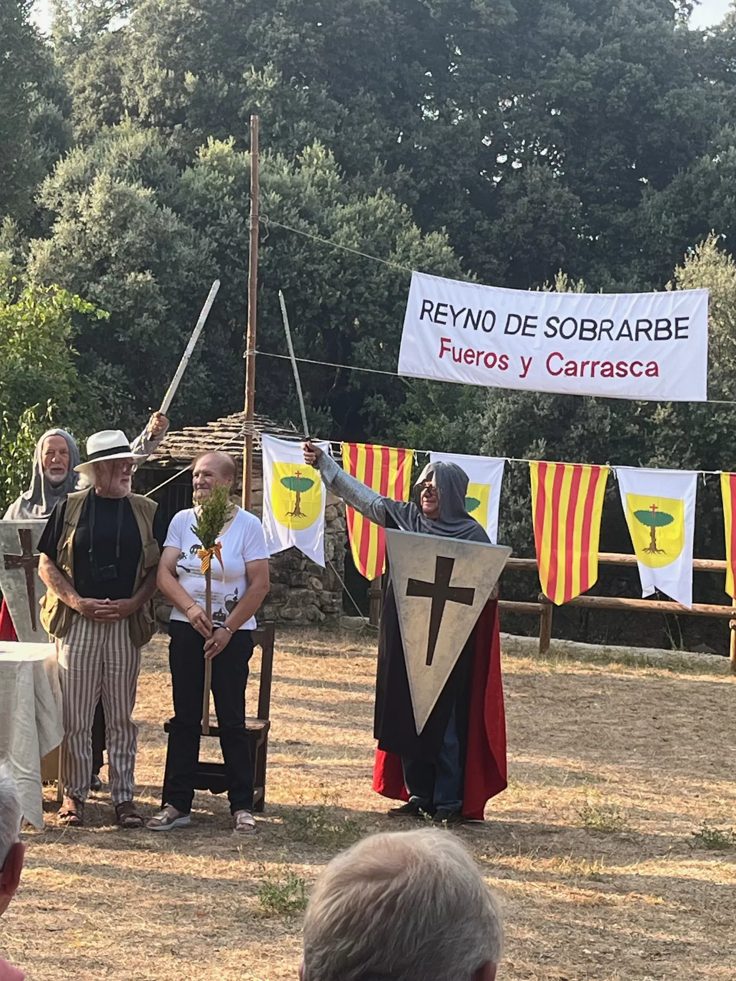 4 La alcaldesa tras el juramento es aplaudida por el publico