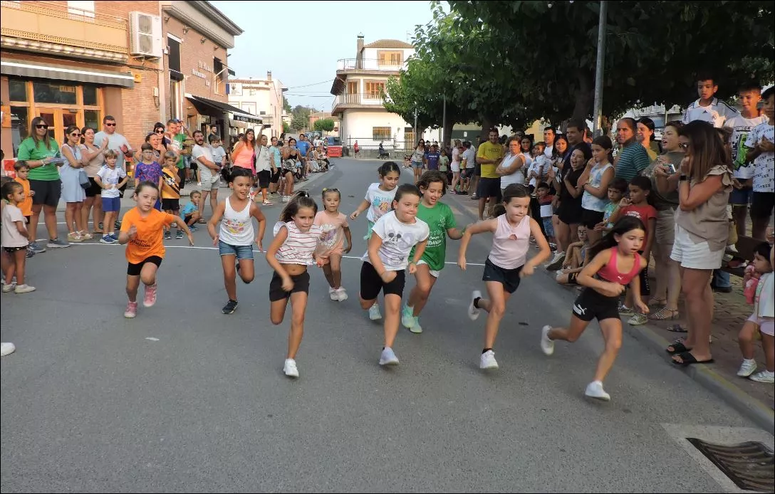 Niñas de 6 y 7 años en la carrera de San Bartolomé de Altorricón