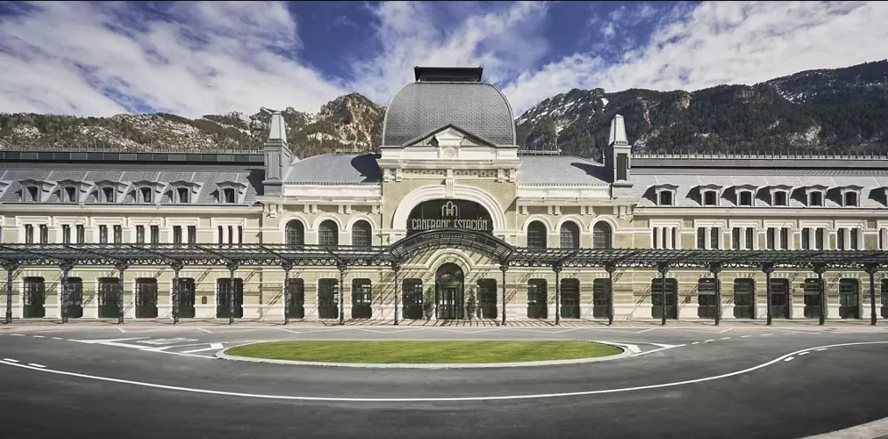 Hotel Monumento Canfranc Estación.
