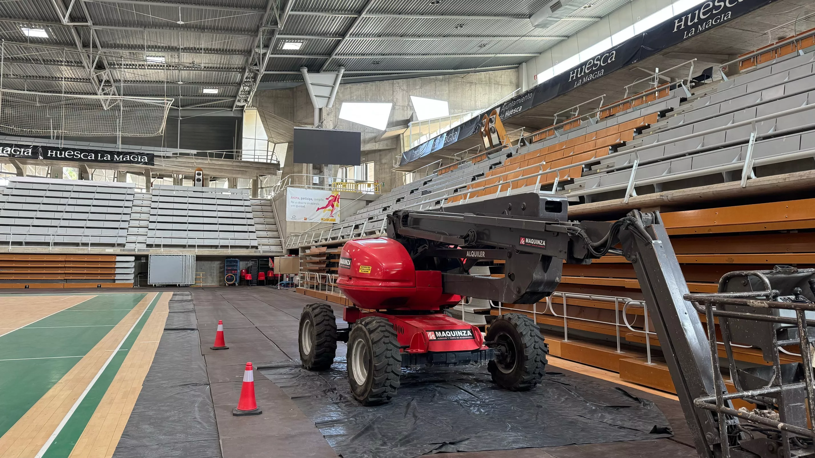 Obras en el Palacio de los Deportes de Huesca.
