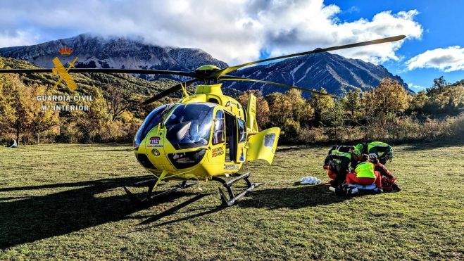 Traslado de un cazador accidentado en Nocito