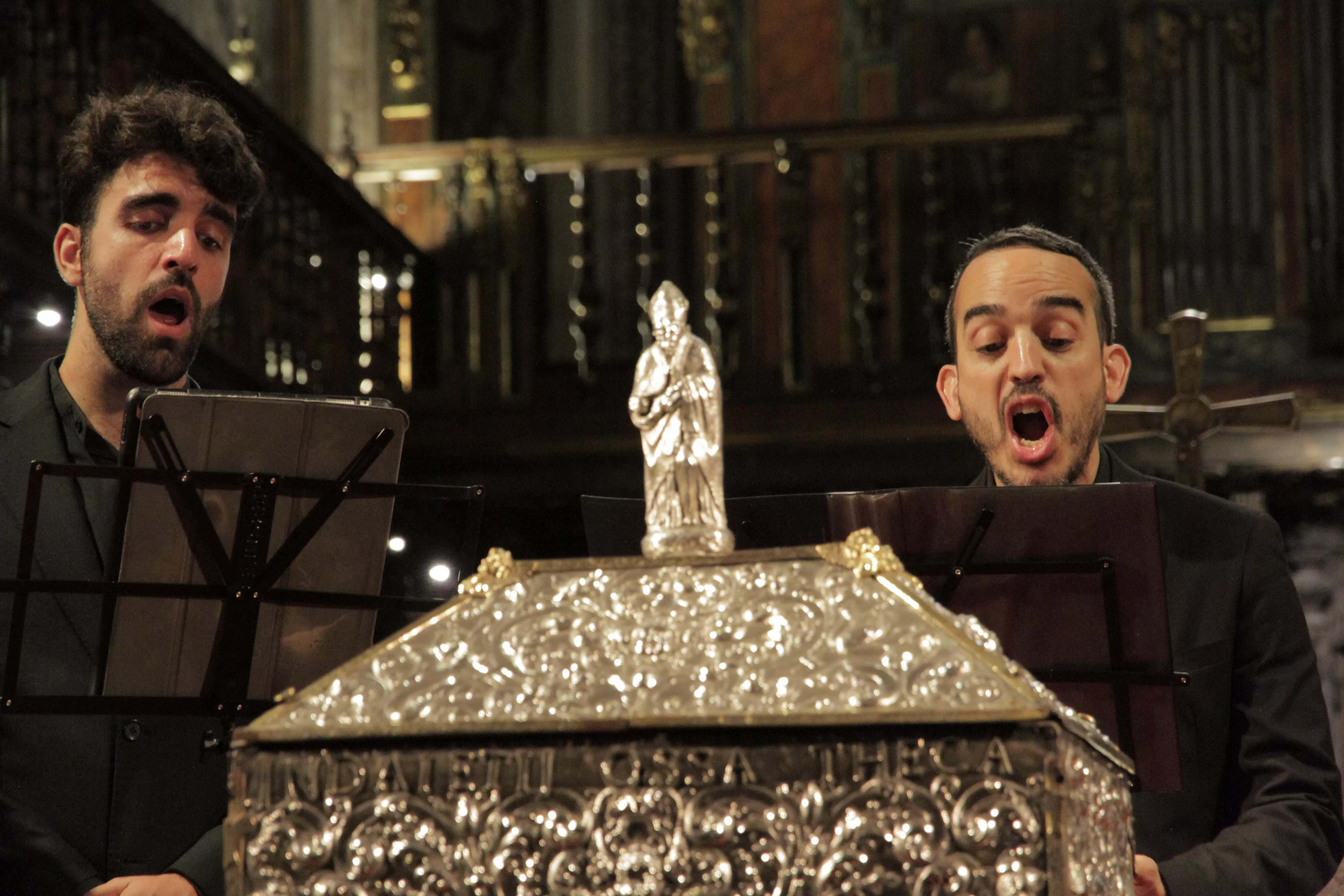 Schola Cantorum Paradisi Portae en la interpretación de la traslación de San Indalecio