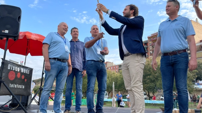 Isaac Claver lanza el cohete de arranque del Descenso Internacional del Cinca Isaac Claver lanza el cohete de arranque del Descenso Internacional del Cinca