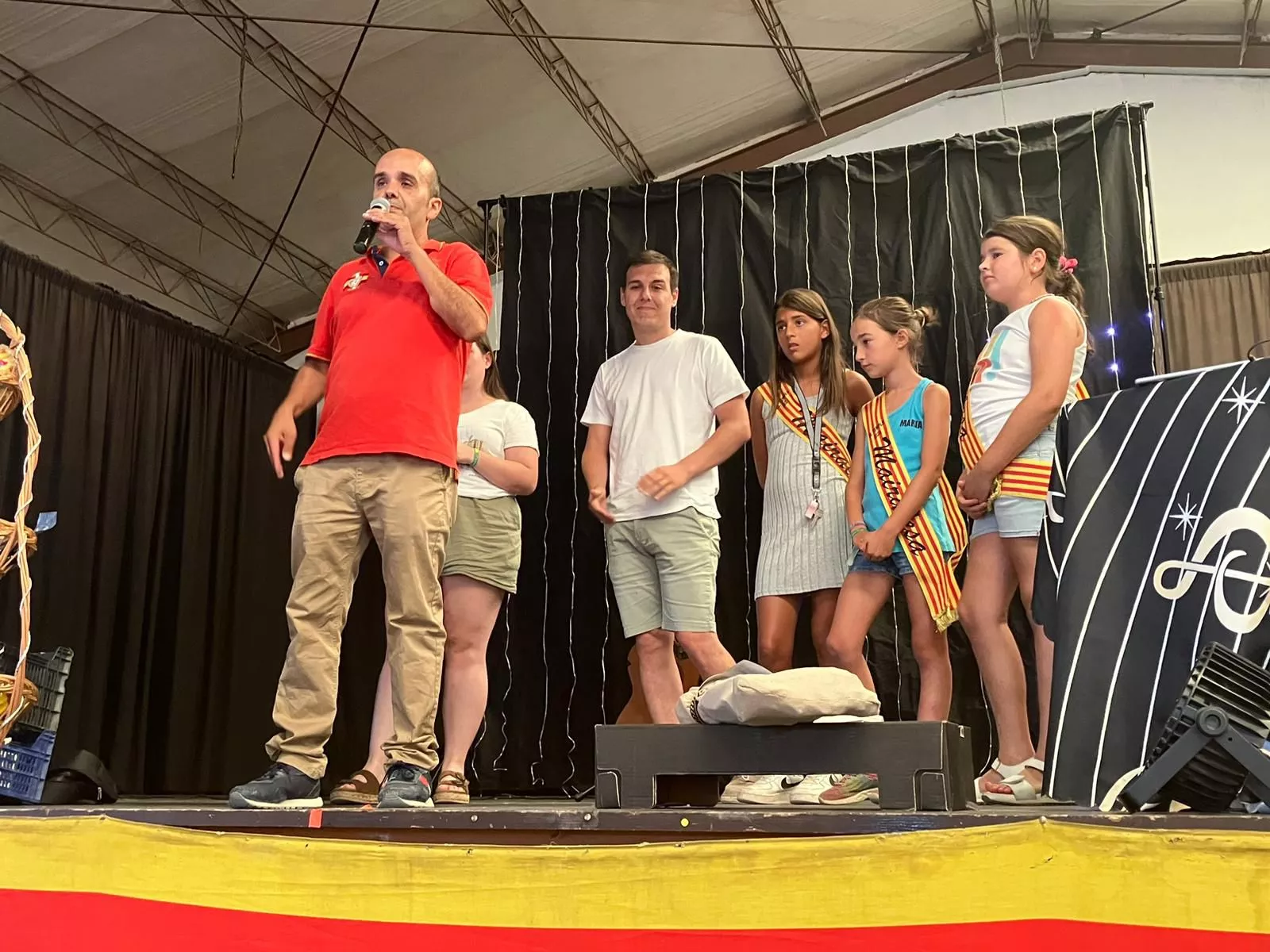 Entrega a Aspanoa de un donativo de El Temple