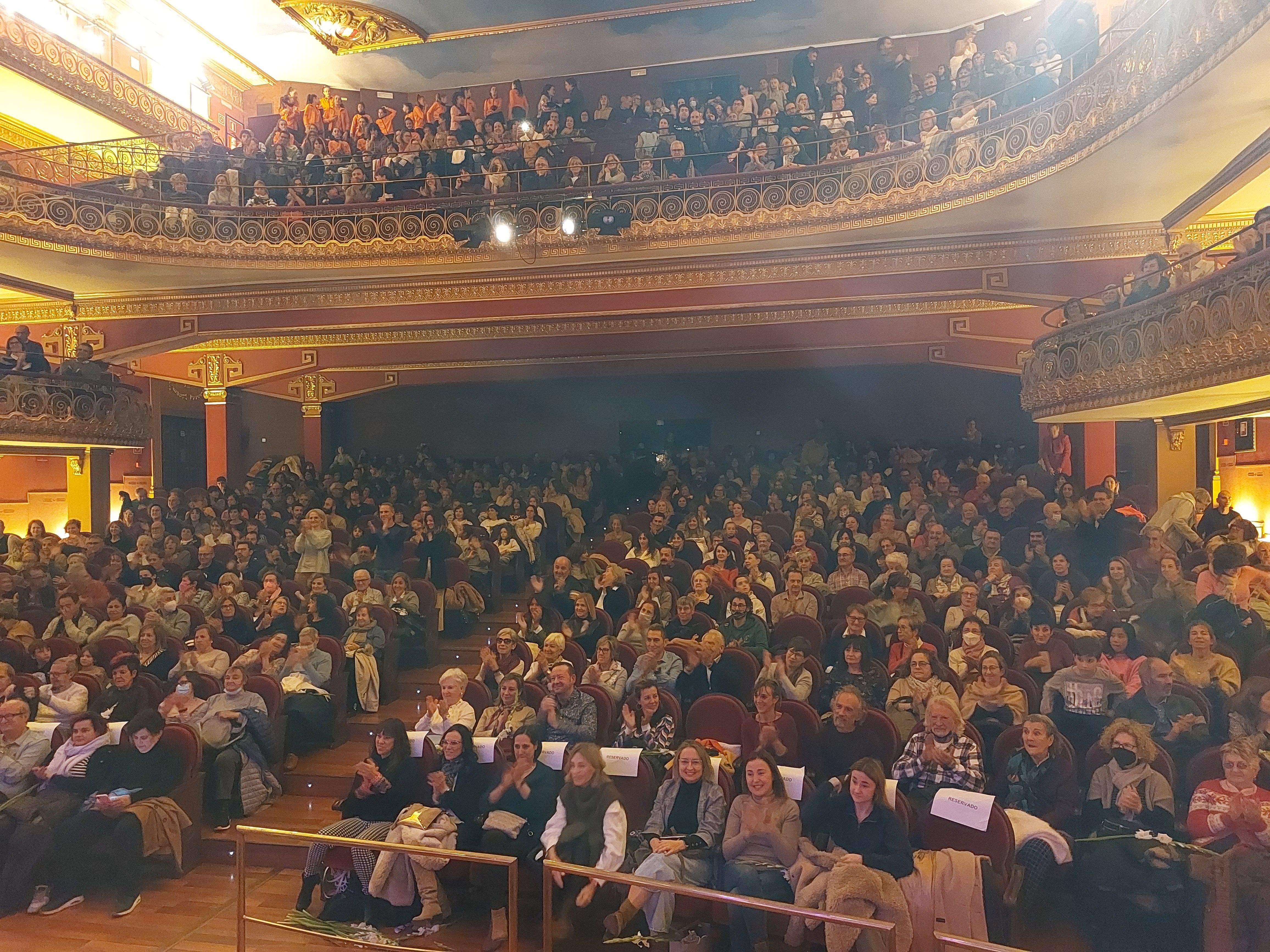 El Club 90 y Kandelikas, protagonistas ante un Olimpia abarrotado.