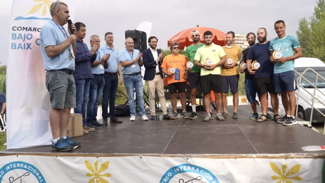 Autoridades con los vencedores Autoridades con los vencedores