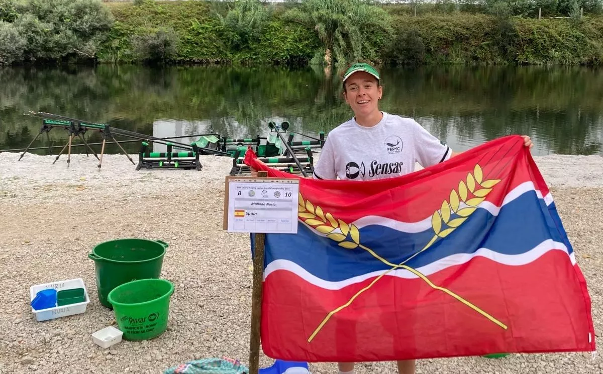 Nuria Mallada, campeona del mundo con la bandera de El Temple.