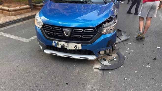 Uno de los vehículos que ha registrado daños. Uno de los vehículos que ha registrado daños.