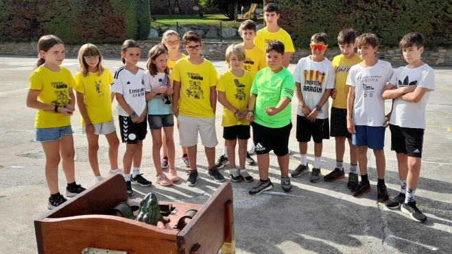 Juegos tradicionales en Gavín, rana. Juegos tradicionales en Gavín, rana.