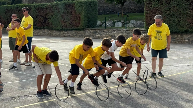 Juegos tradicionales en Gavín, aros. Juegos tradicionales en Gavín, aros.