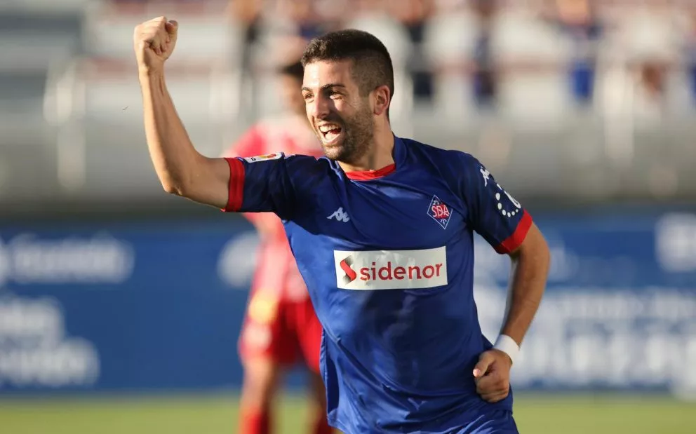 Iker Unzueta, el hombre elegido por Martín González para la delantera del Huesca