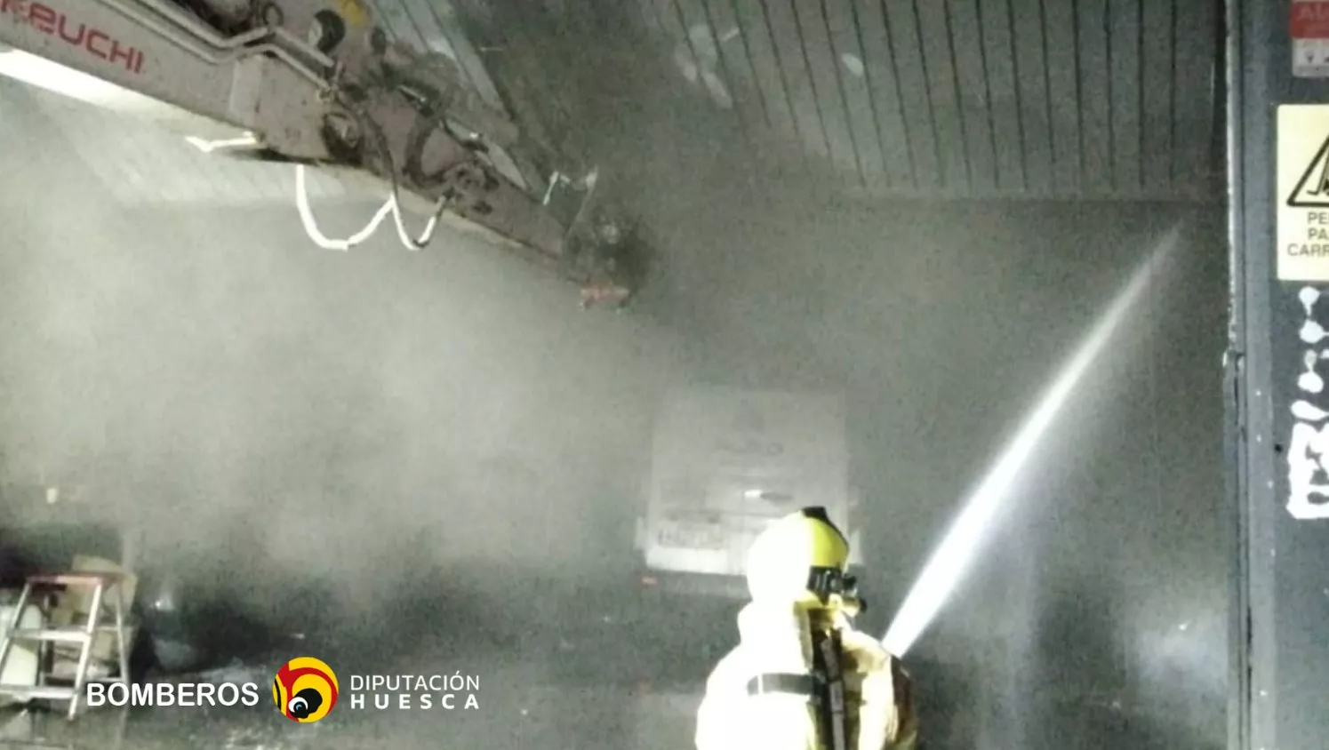 Los bomberos actúan en la nave
