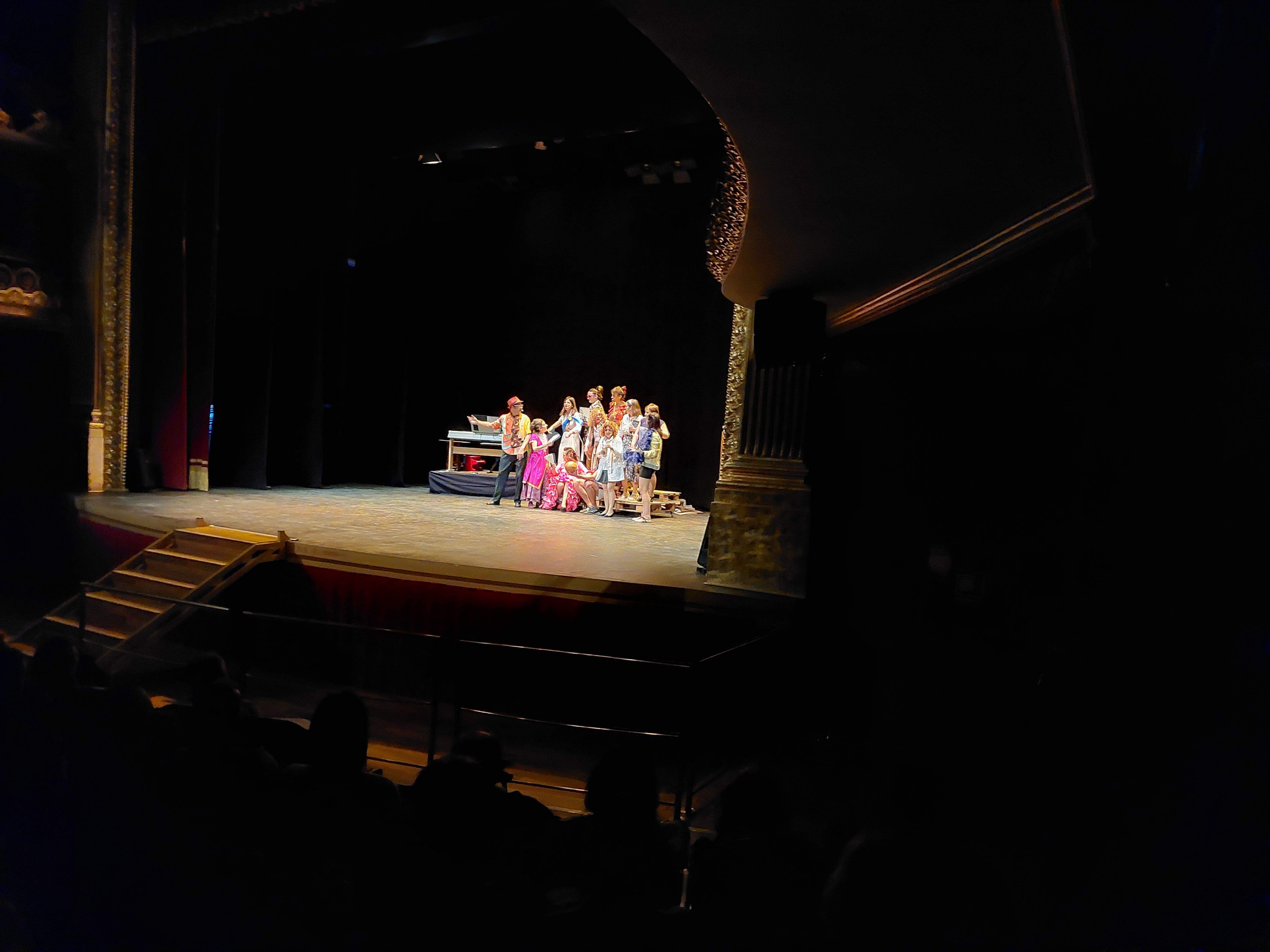 El Club 90 y Kandelikas, protagonistas ante un Olimpia abarrotado.