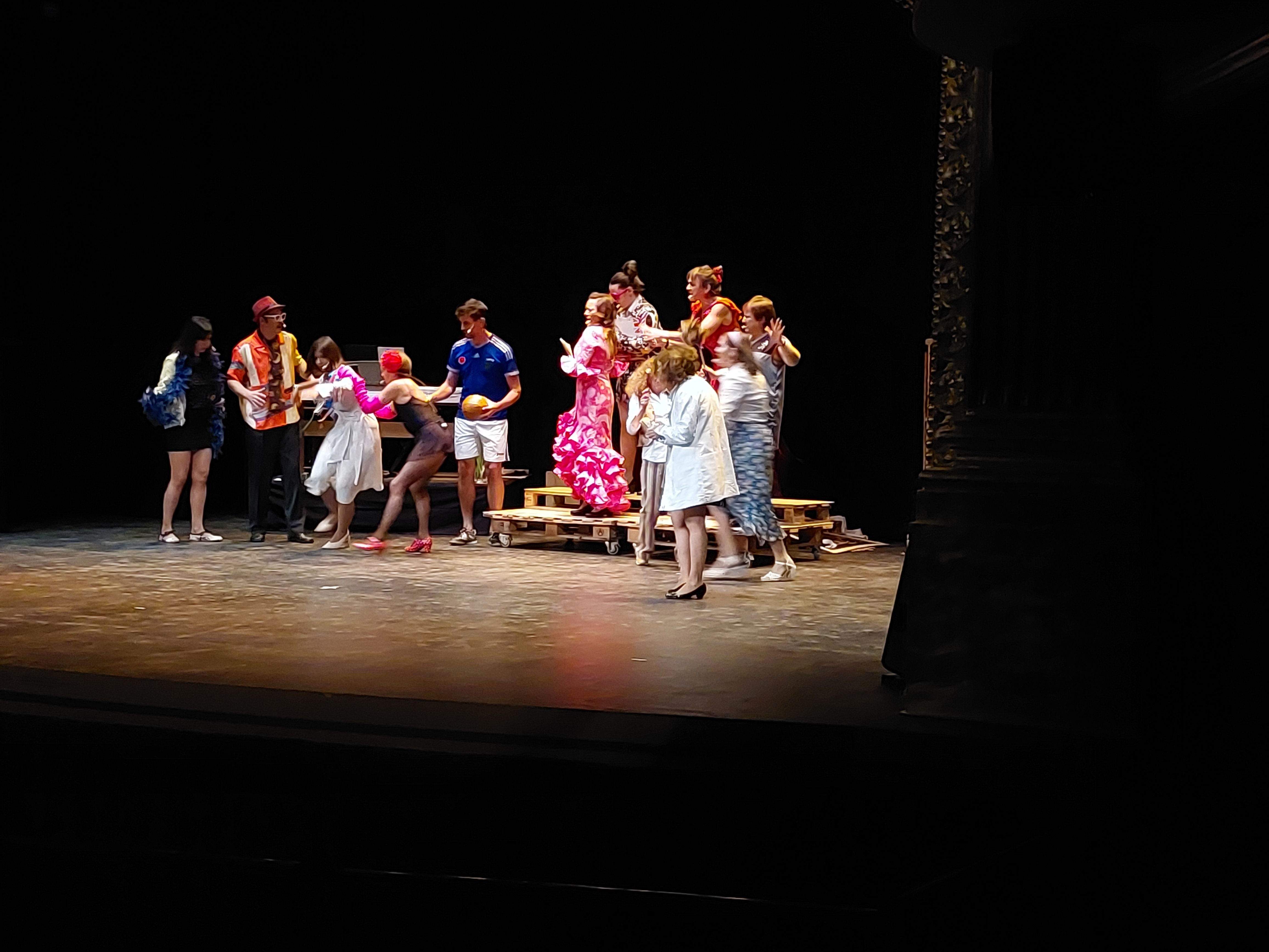 El Club 90 y Kandelikas, protagonistas ante un Olimpia abarrotado.