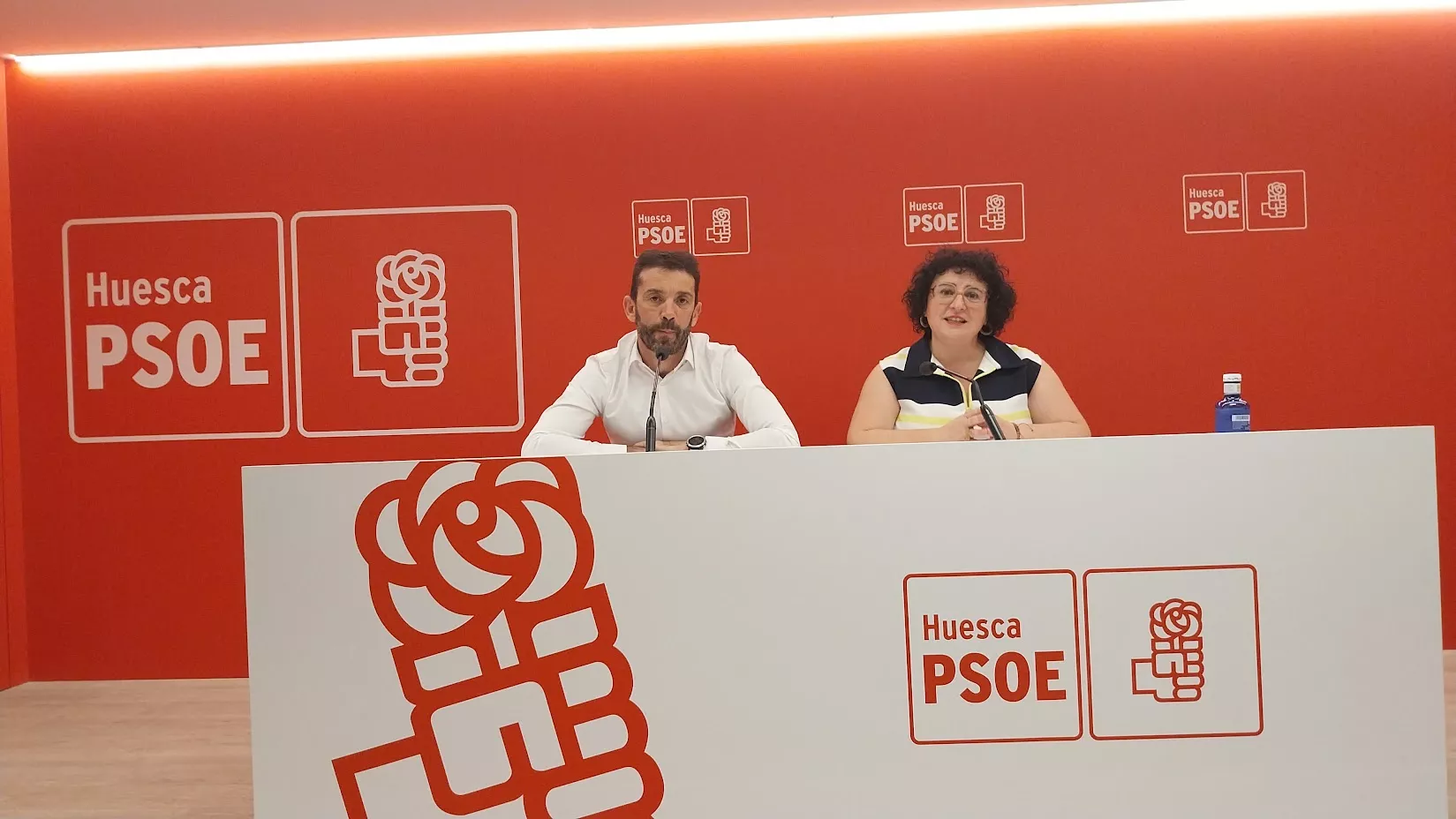 Gema Betorz y Enrique Pueyo durante la rueda de prensa