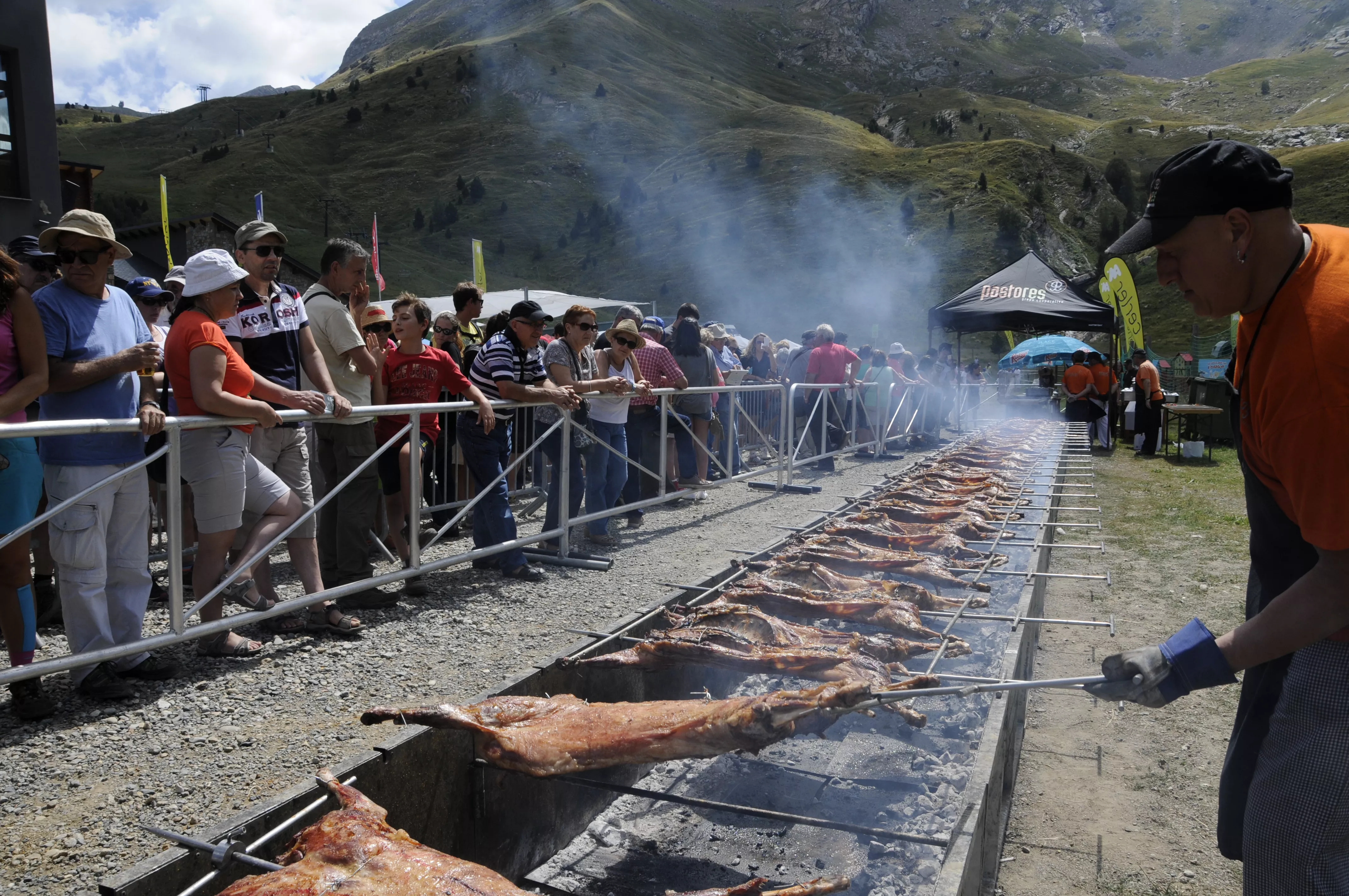Imagen de una anterior fiesta del cordero en Cerler. 