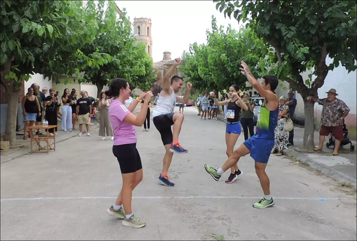 Los campeones bailando la jota de los pollos