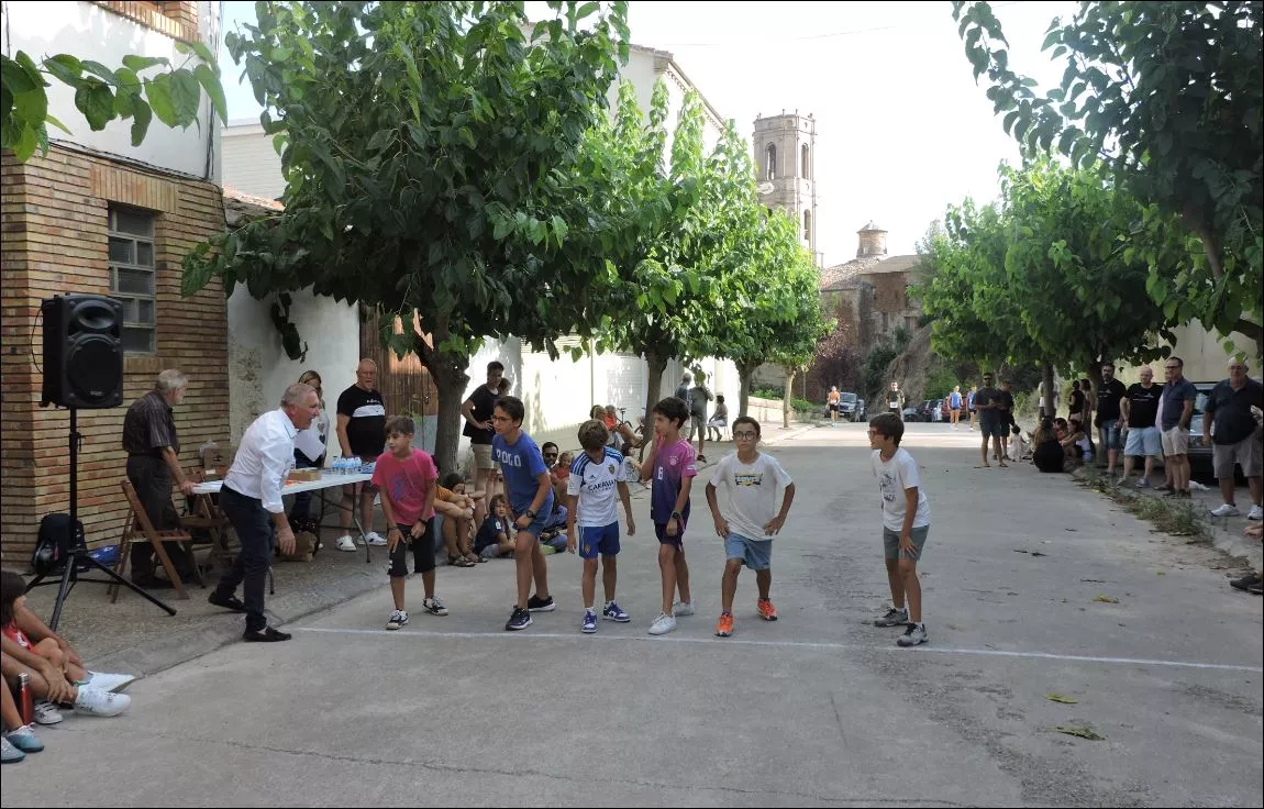 Participantes de la carrera de 10  y 11 años