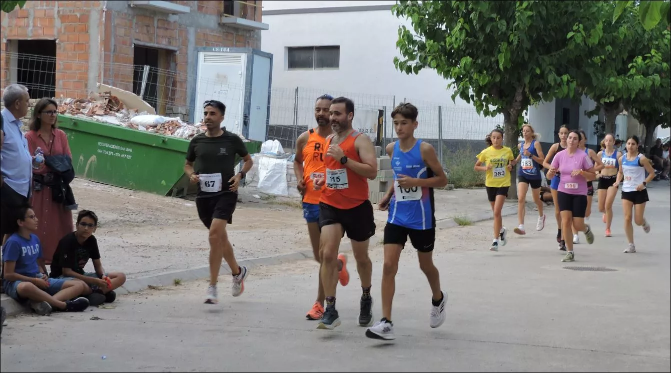Primeras vueltas de la carrera absoluta