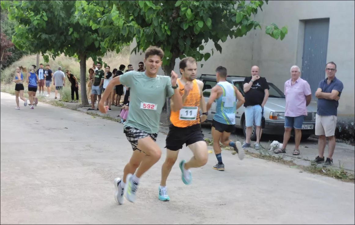 Mauro Larroy de Zaragoza y Óscar Celma de Tamarite de Litera disputando una prima