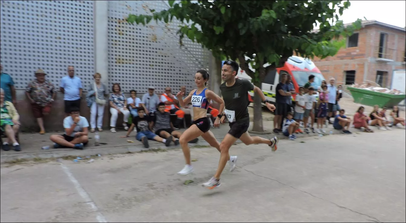 Eva Morraja, de Alcañiz, disputando una prima con Toni Santisteban, de Vilafranca del Penedés