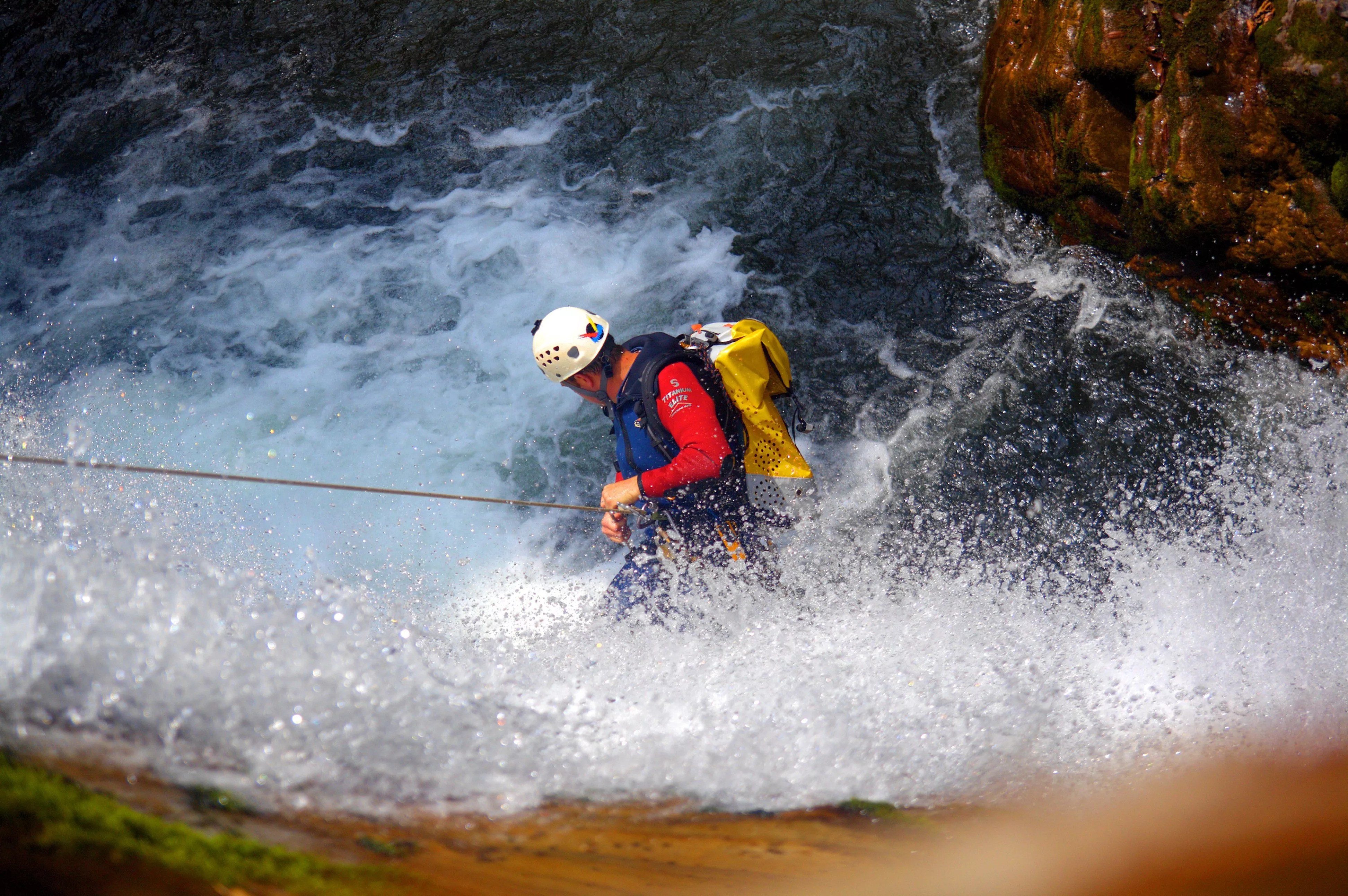 Siempre hay que estar atento en actividades deportivas como el barranquismo y más cuando se producen precipitaciones. Foto F. Caro-Mayencos