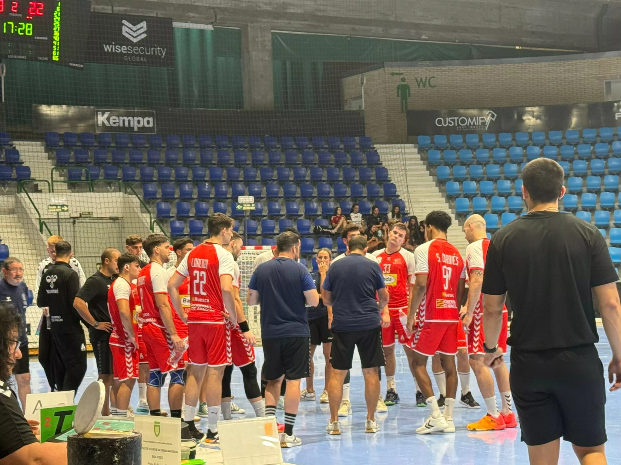 Bada Huesca pasa por encima de Anaitasuna en el amistoso de Pamplona (19-30)