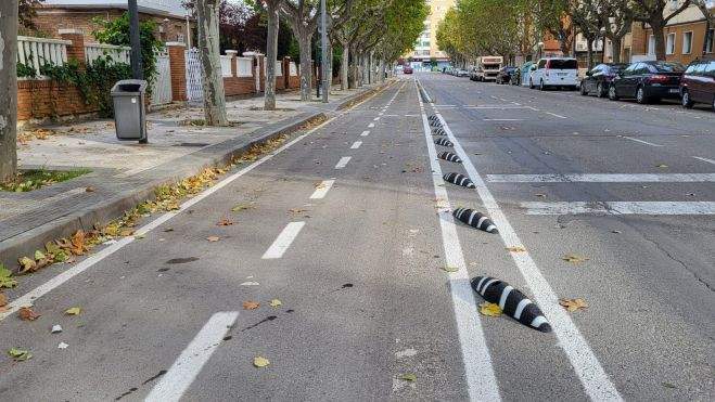 El carril bici ya está construido en la calle Santo Cristo de los Milagros El carril bici ya está construido en la calle Santo Cristo de los Milagros