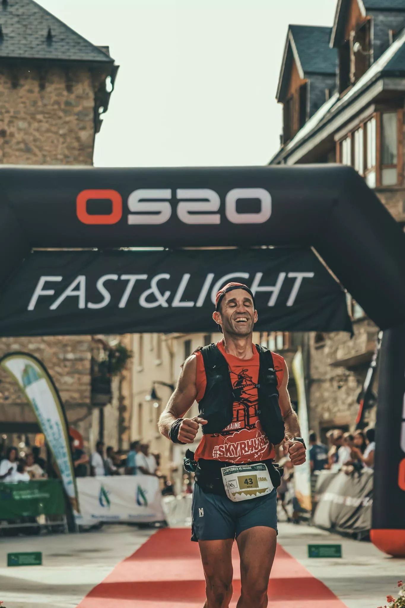 Nicolás Darmaillacq , segundo 8K