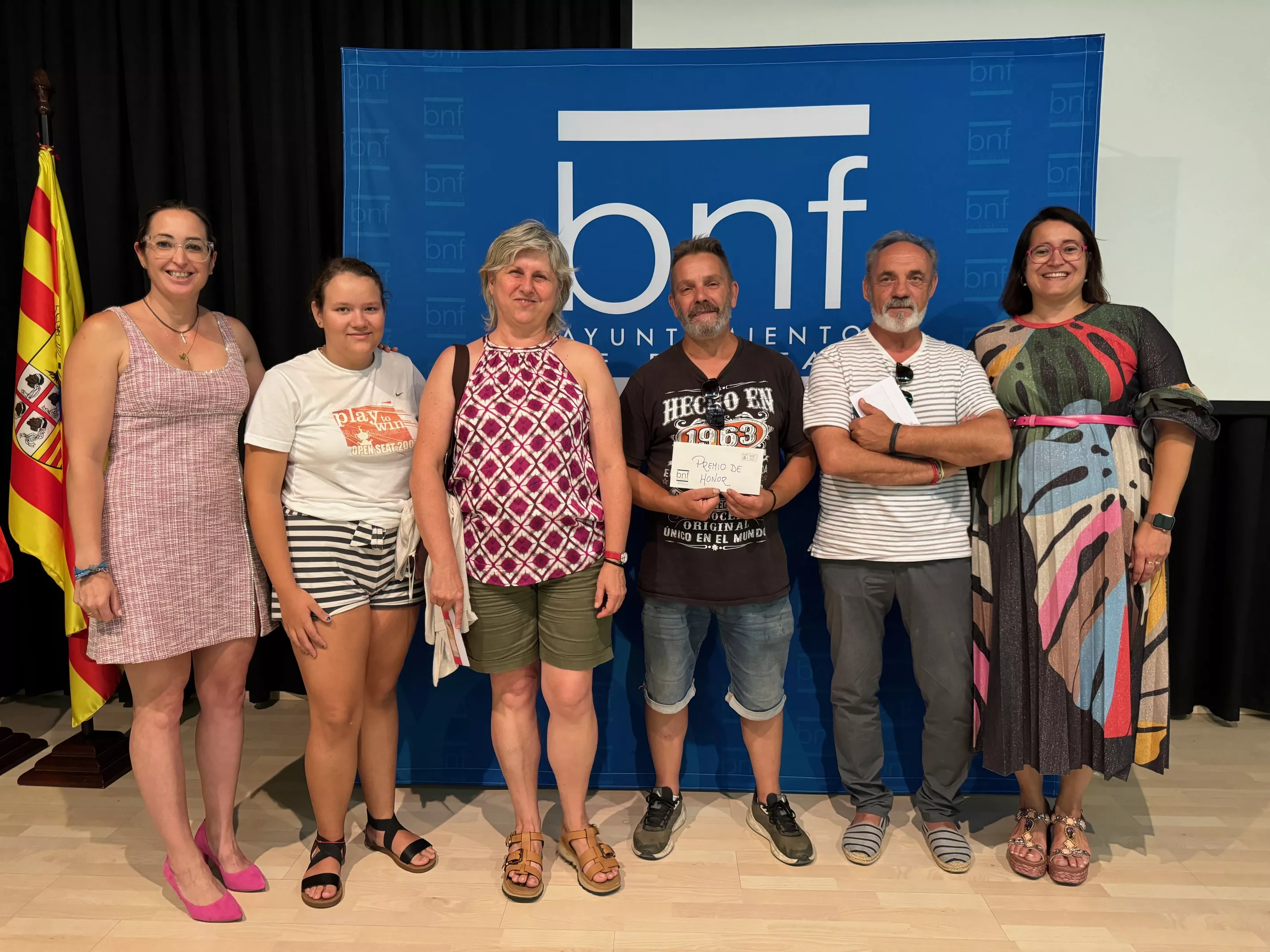 Imagen de los ganadores del concurso y las autoridades.