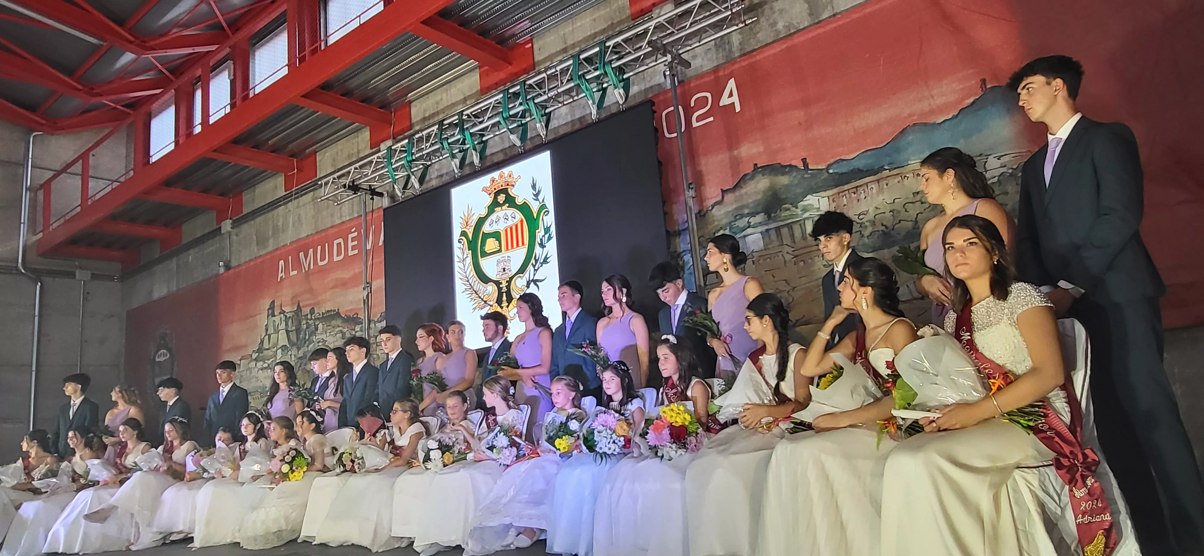 Presentación de las mairalesas y quintos y quintas de Almudévar 2024. Foto Mercedes Manterola