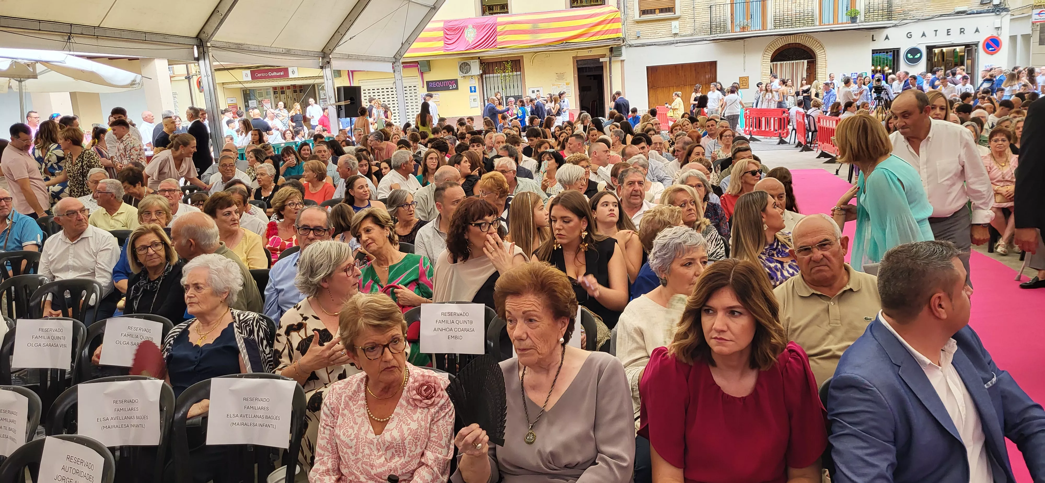 Presentación de las mairalesas y quintos y quintas de Almudévar 2024. Foto Mercedes Manterola